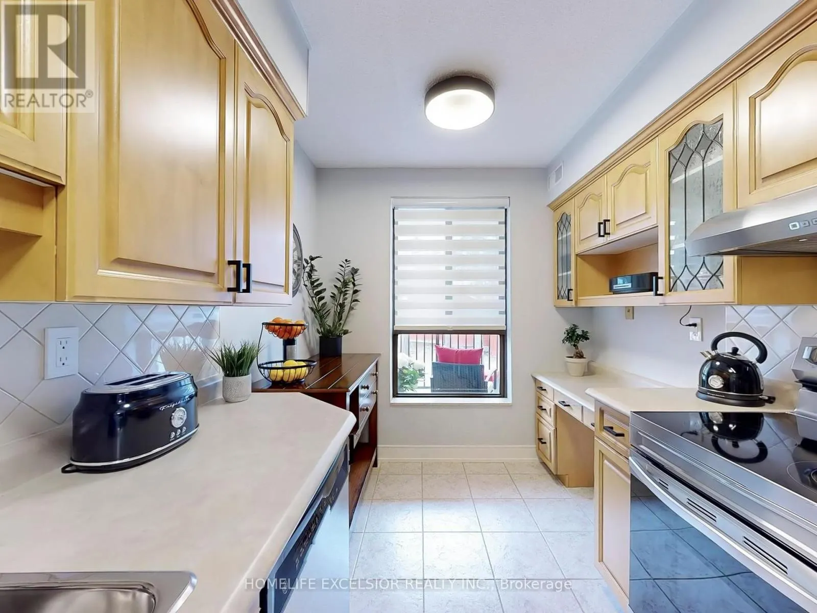 203 - 15390 YONGE STREET