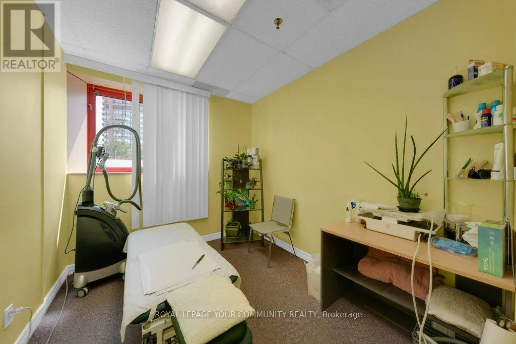 204 - 9631 YONGE STREET