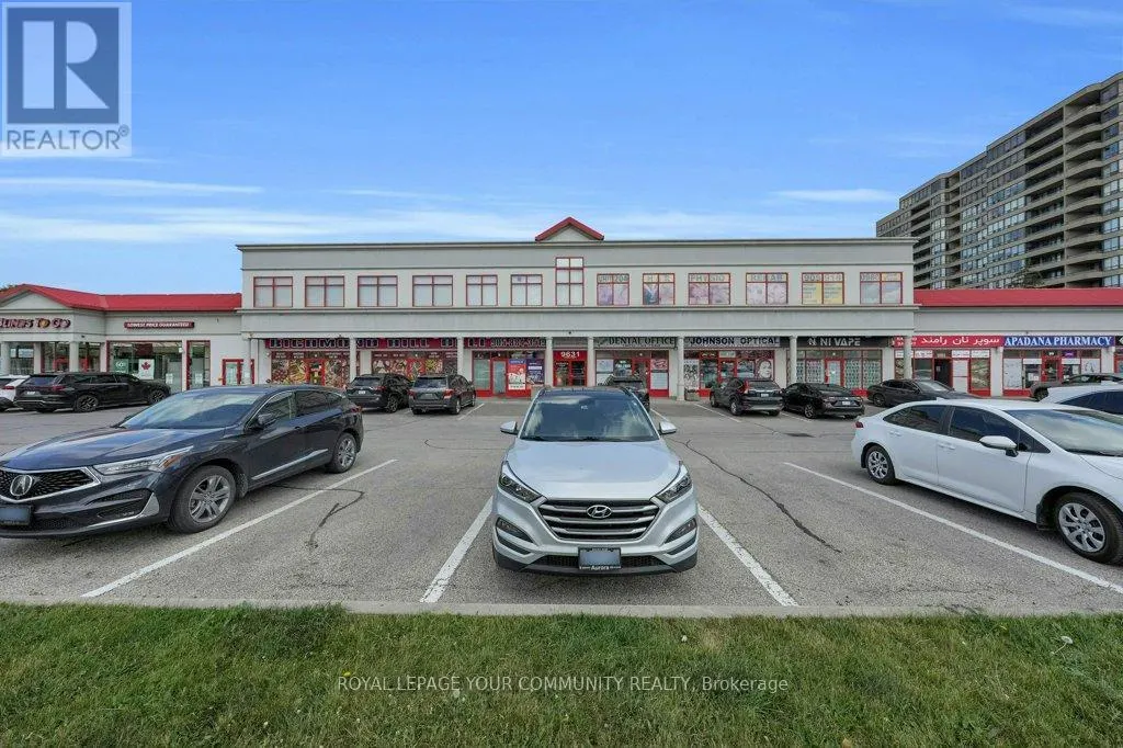 204 - 9631 YONGE STREET