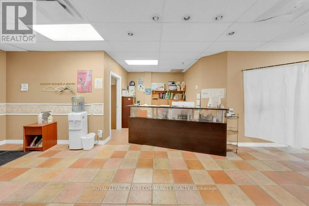 204 - 9631 YONGE STREET
