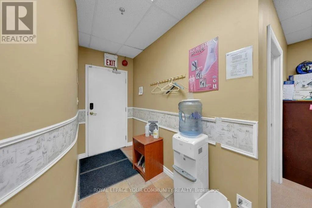 204 - 9631 YONGE STREET