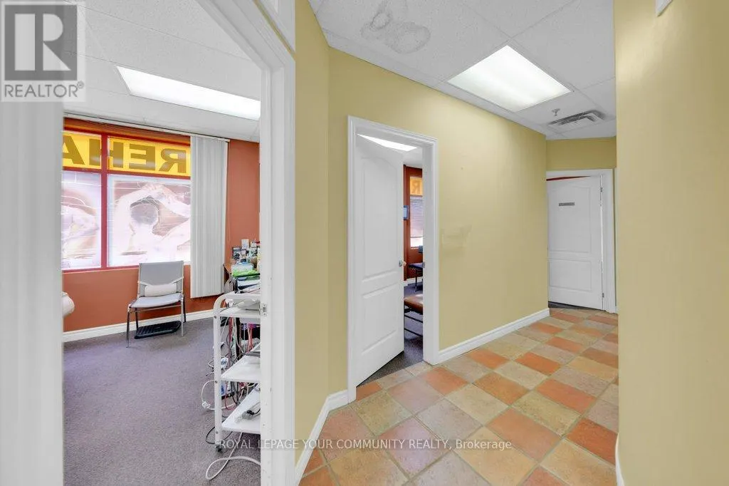 204 - 9631 YONGE STREET