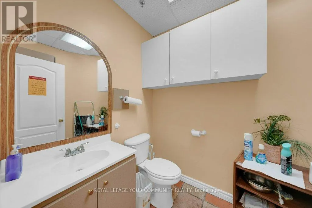204 - 9631 YONGE STREET