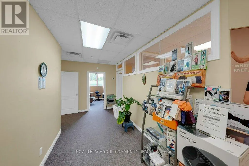 204 - 9631 YONGE STREET