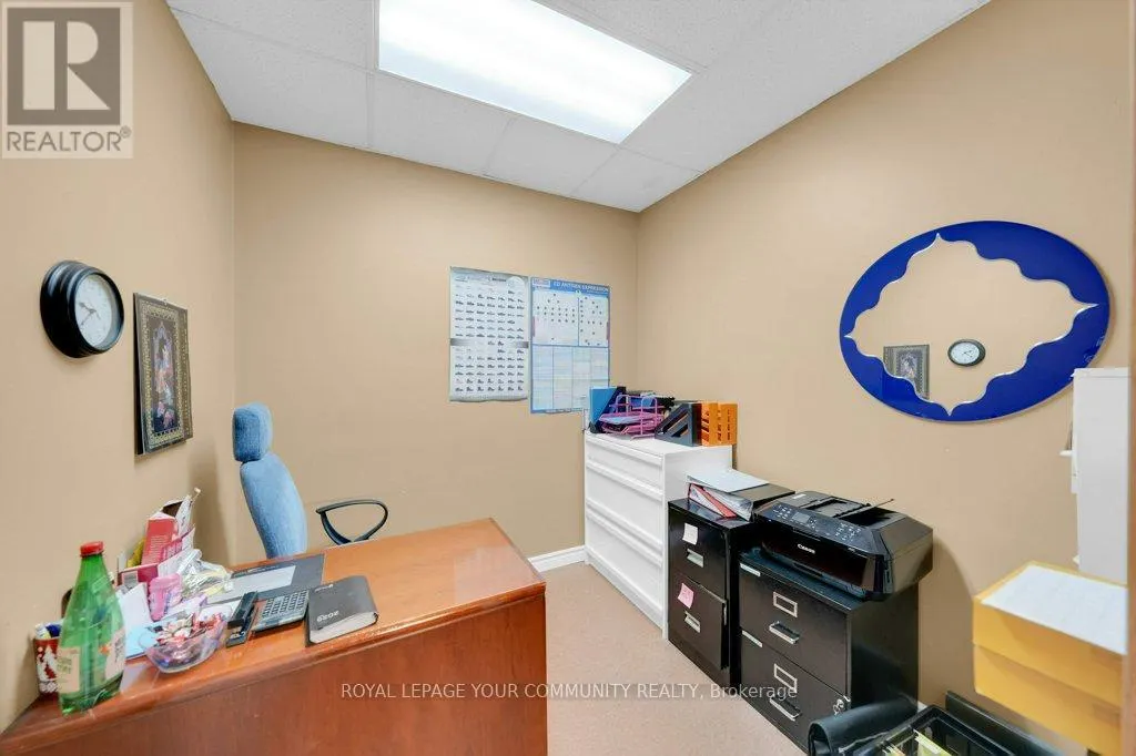 204 - 9631 YONGE STREET