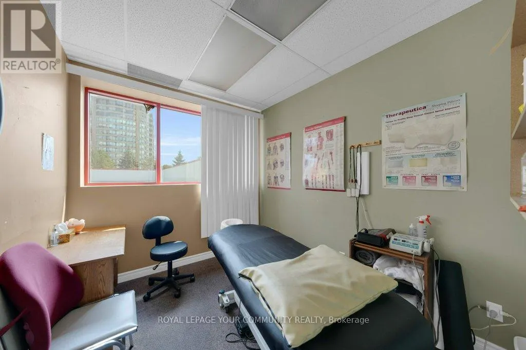 204 - 9631 YONGE STREET