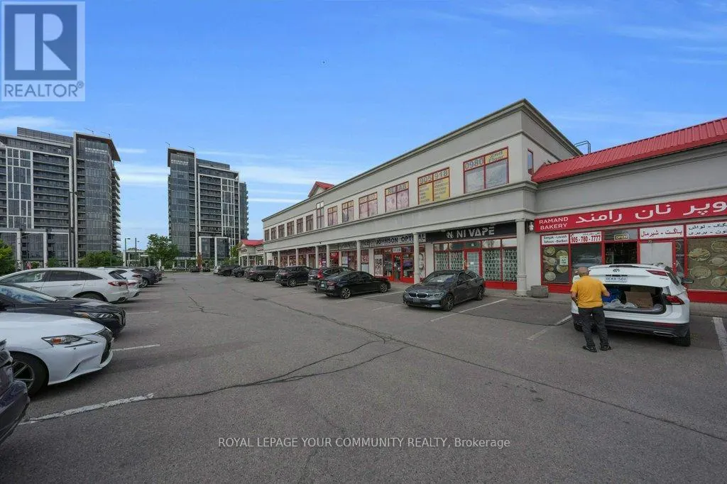 204 - 9631 YONGE STREET