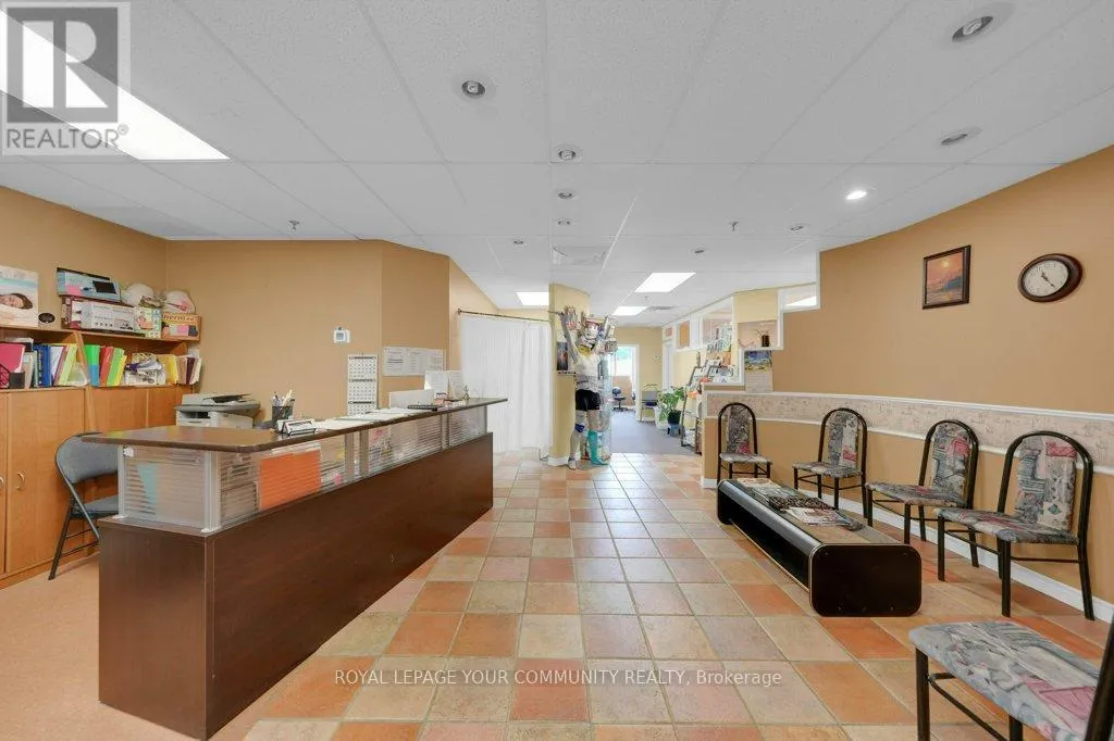 204 - 9631 YONGE STREET