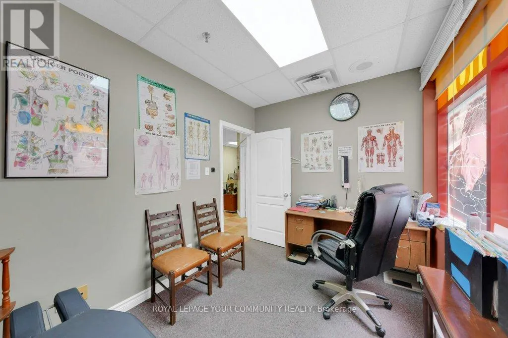 204 - 9631 YONGE STREET