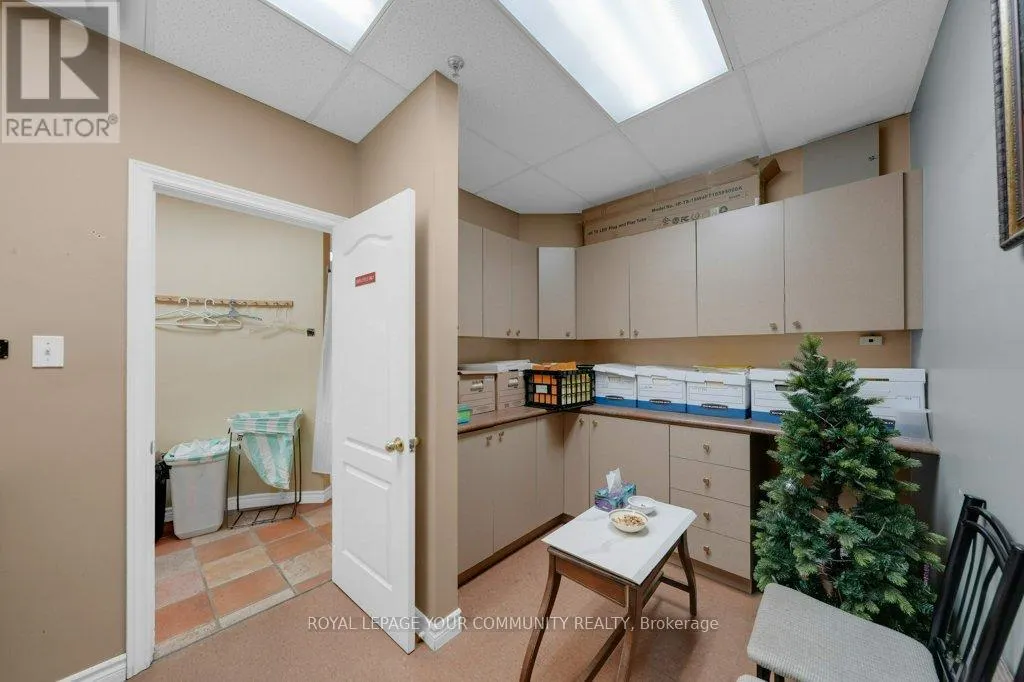 204 - 9631 YONGE STREET