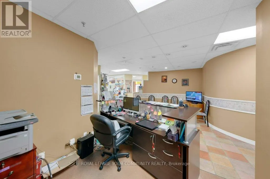 204 - 9631 YONGE STREET