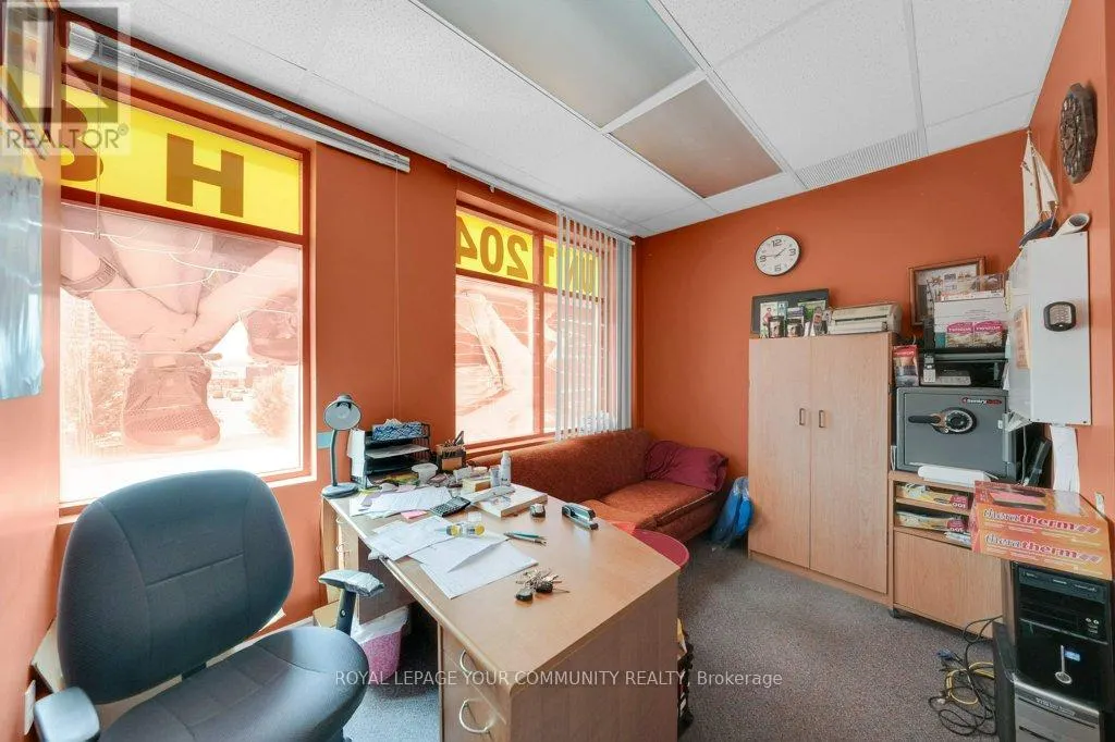 204 - 9631 YONGE STREET