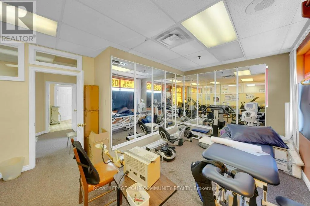 204 - 9631 YONGE STREET