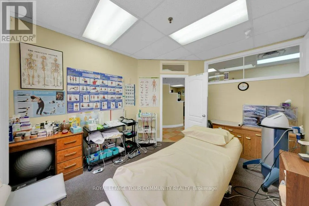 204 - 9631 YONGE STREET