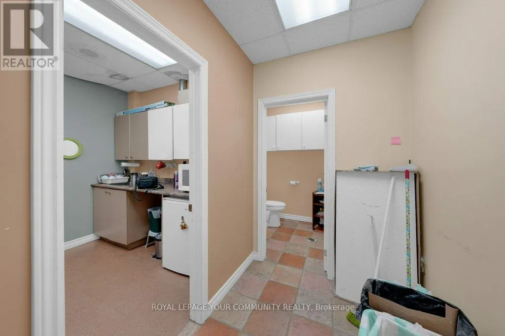 204 - 9631 YONGE STREET