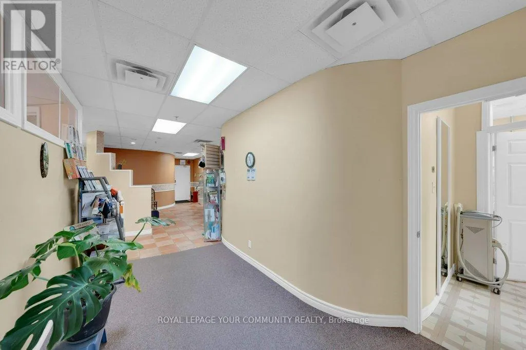 204 - 9631 YONGE STREET