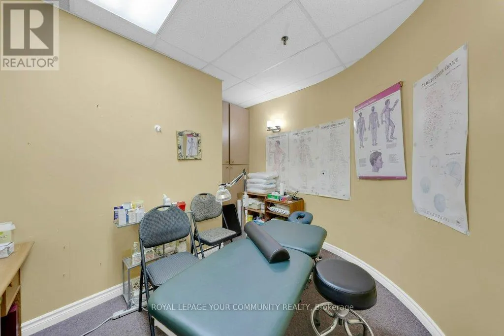 204 - 9631 YONGE STREET