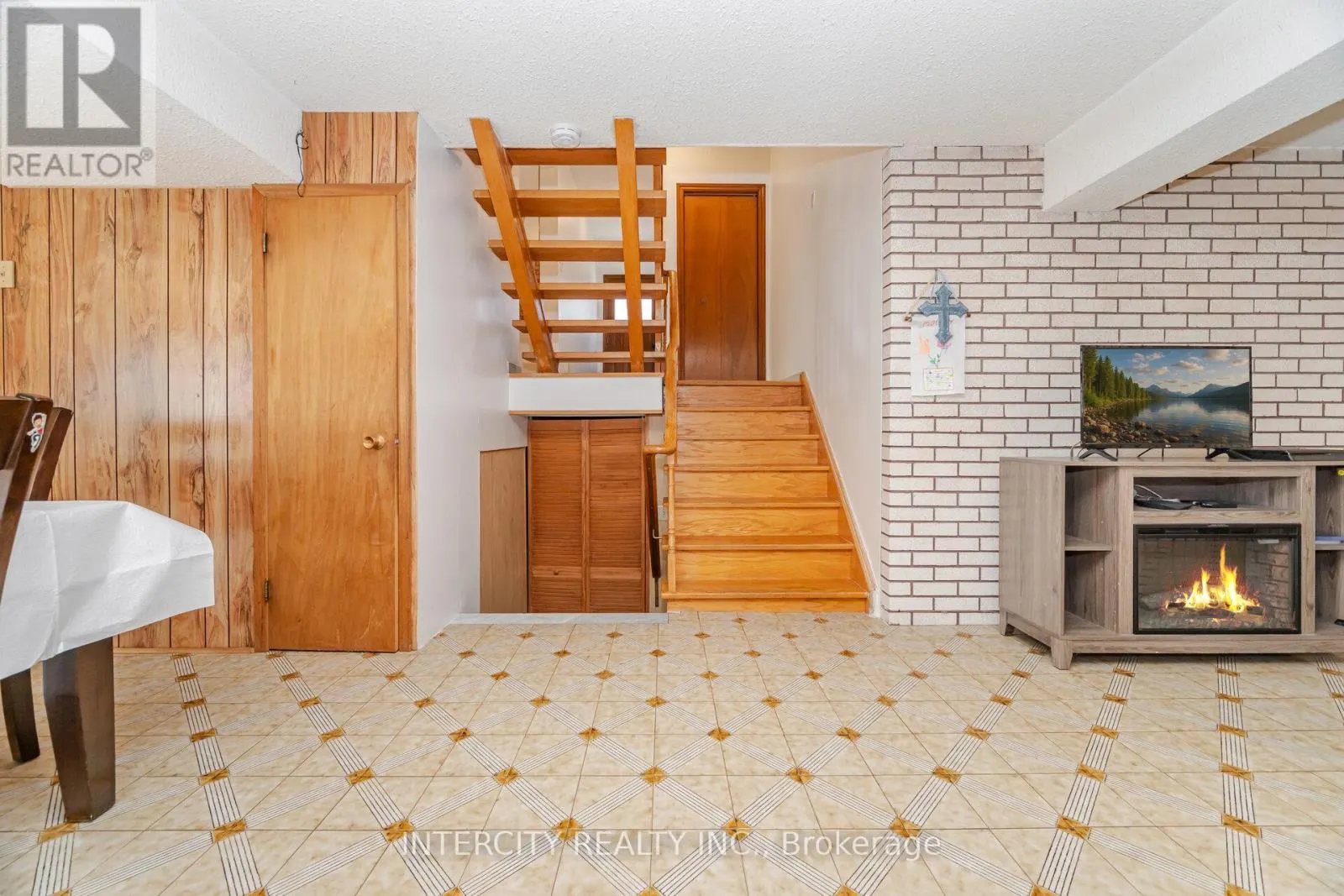 26 NORTH RIDGE ROAD