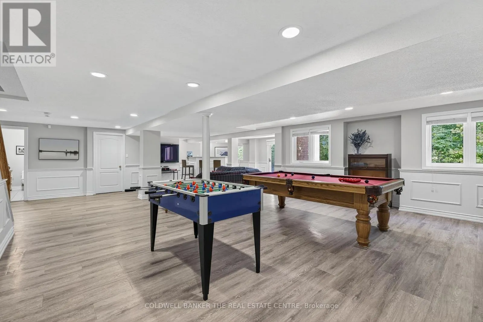 6 FALLING LEAF COURT