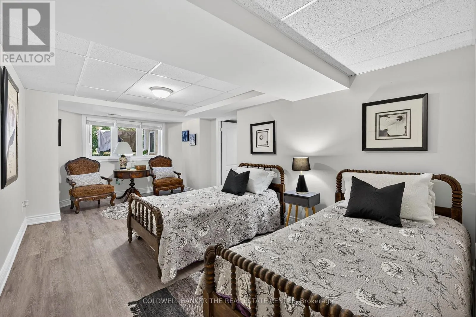 6 FALLING LEAF COURT