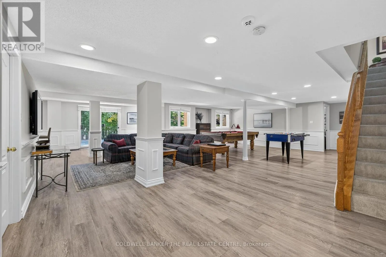 6 FALLING LEAF COURT