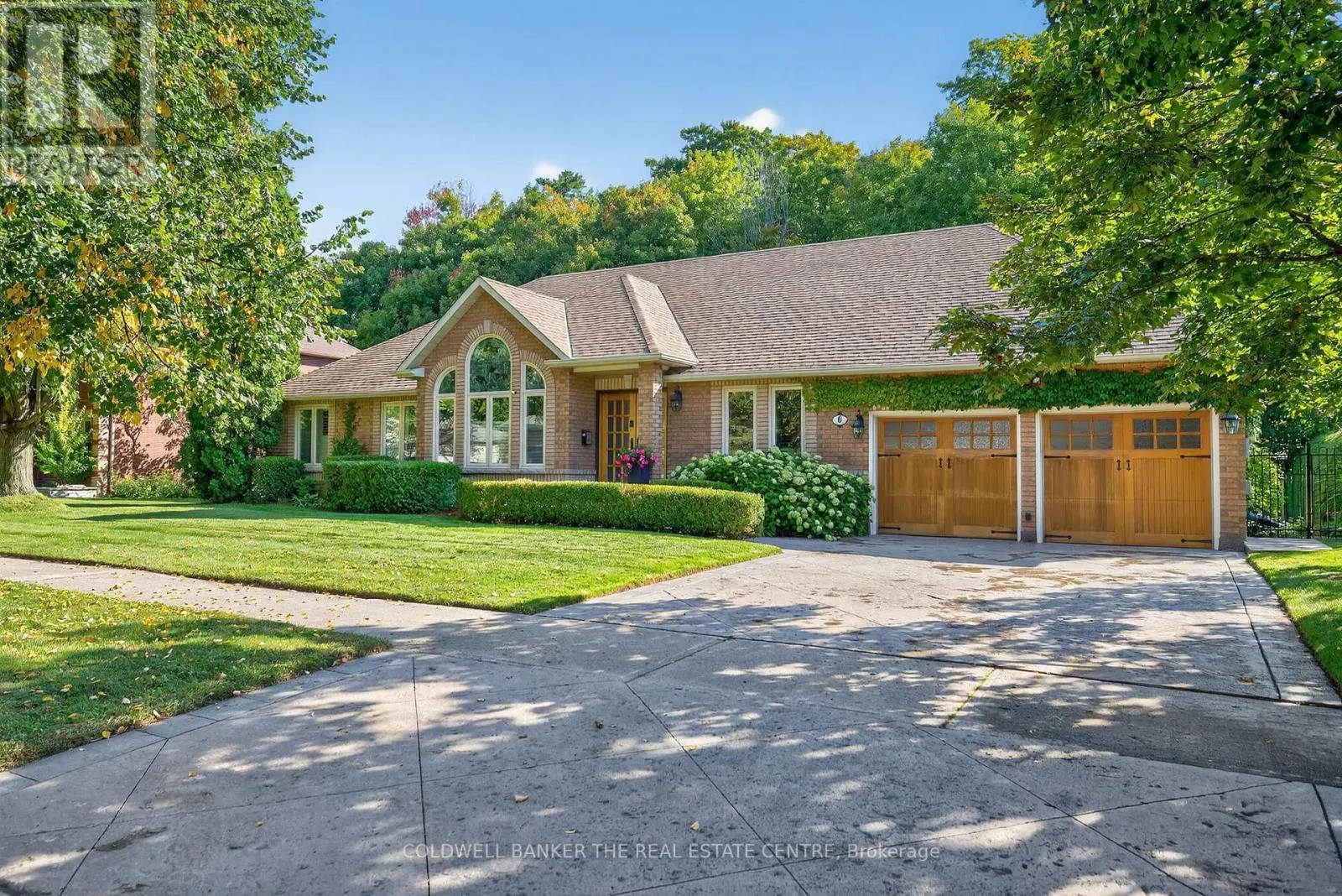 6 FALLING LEAF COURT