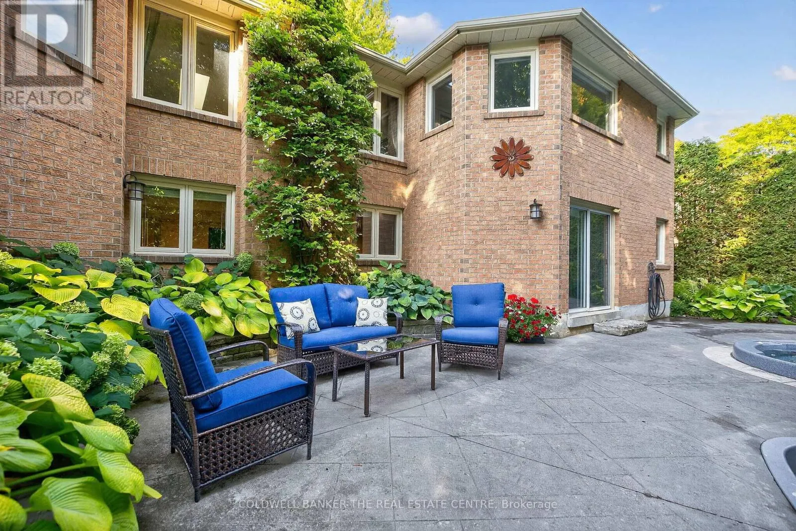 6 FALLING LEAF COURT