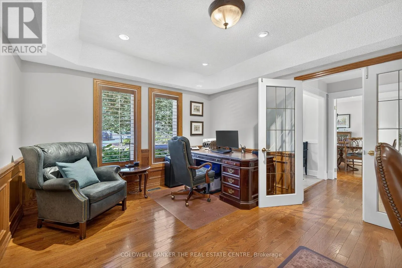 6 FALLING LEAF COURT