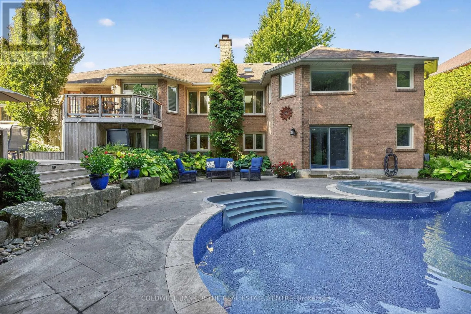 6 FALLING LEAF COURT