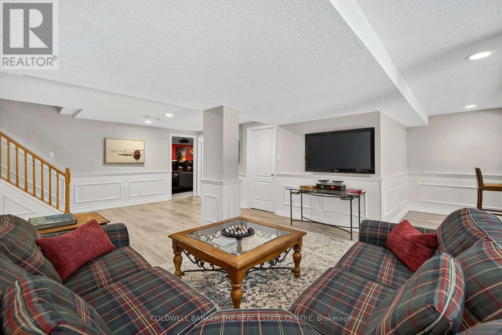 6 FALLING LEAF COURT