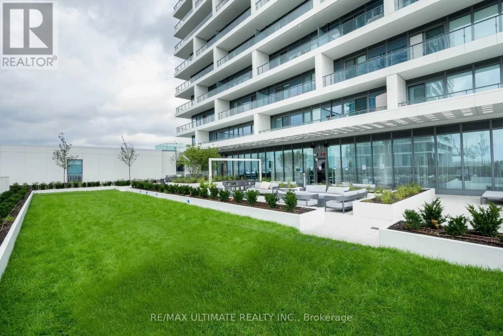 4801 - 950 PORTAGE PARKWAY