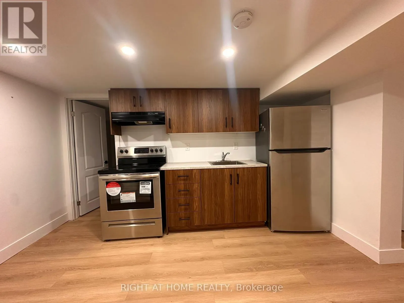 BSMT 1 - 24 SUNBAY COURT