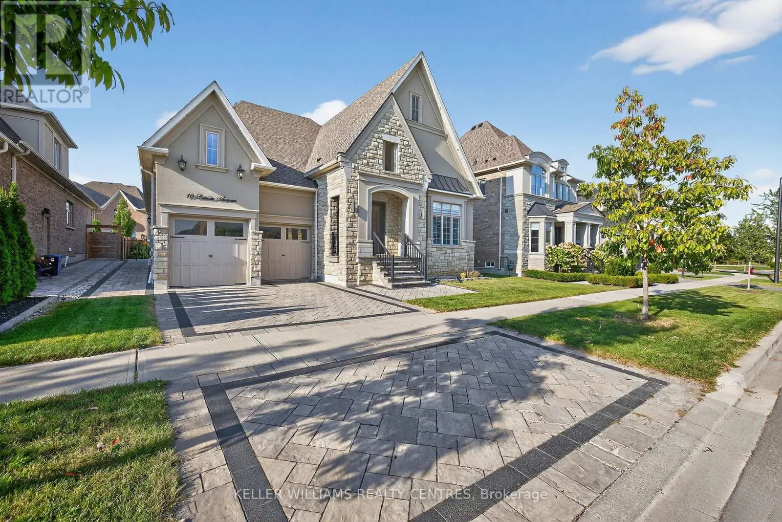 10 LARKIN AVENUE