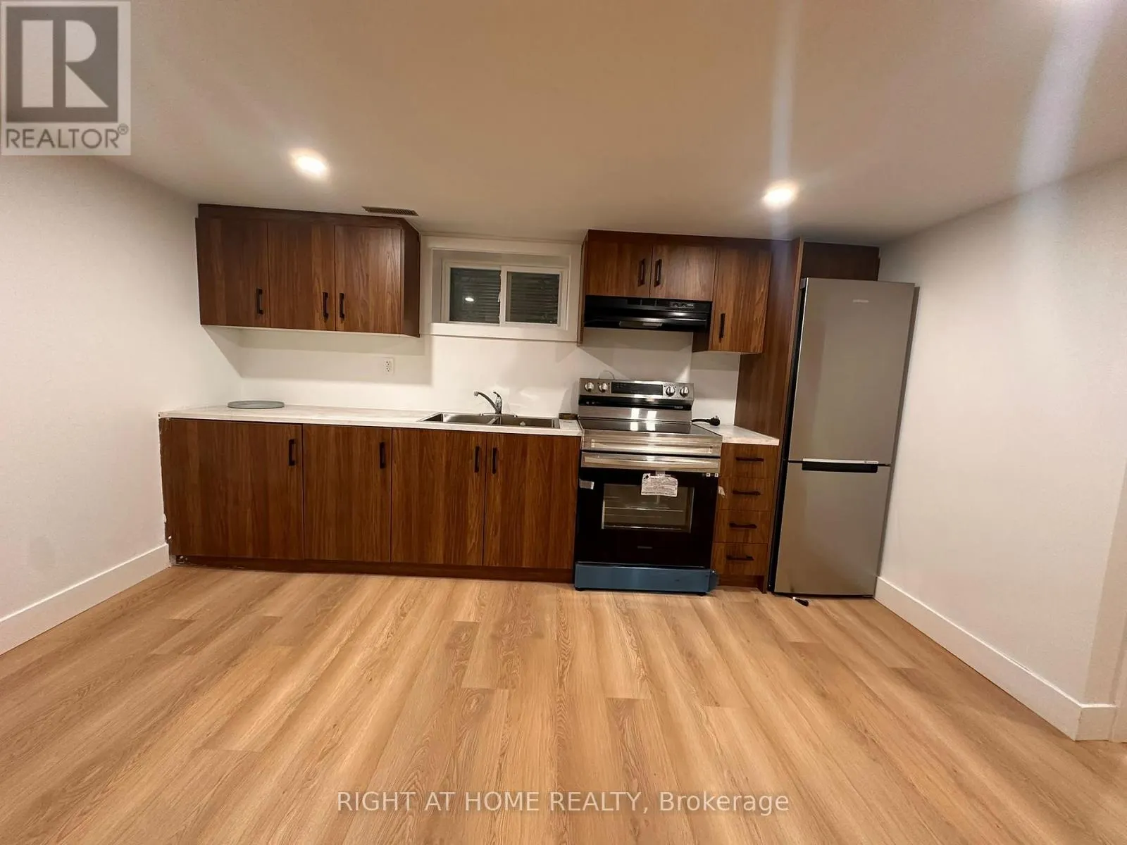 BSMT 2 - 24 SUNBAY COURT