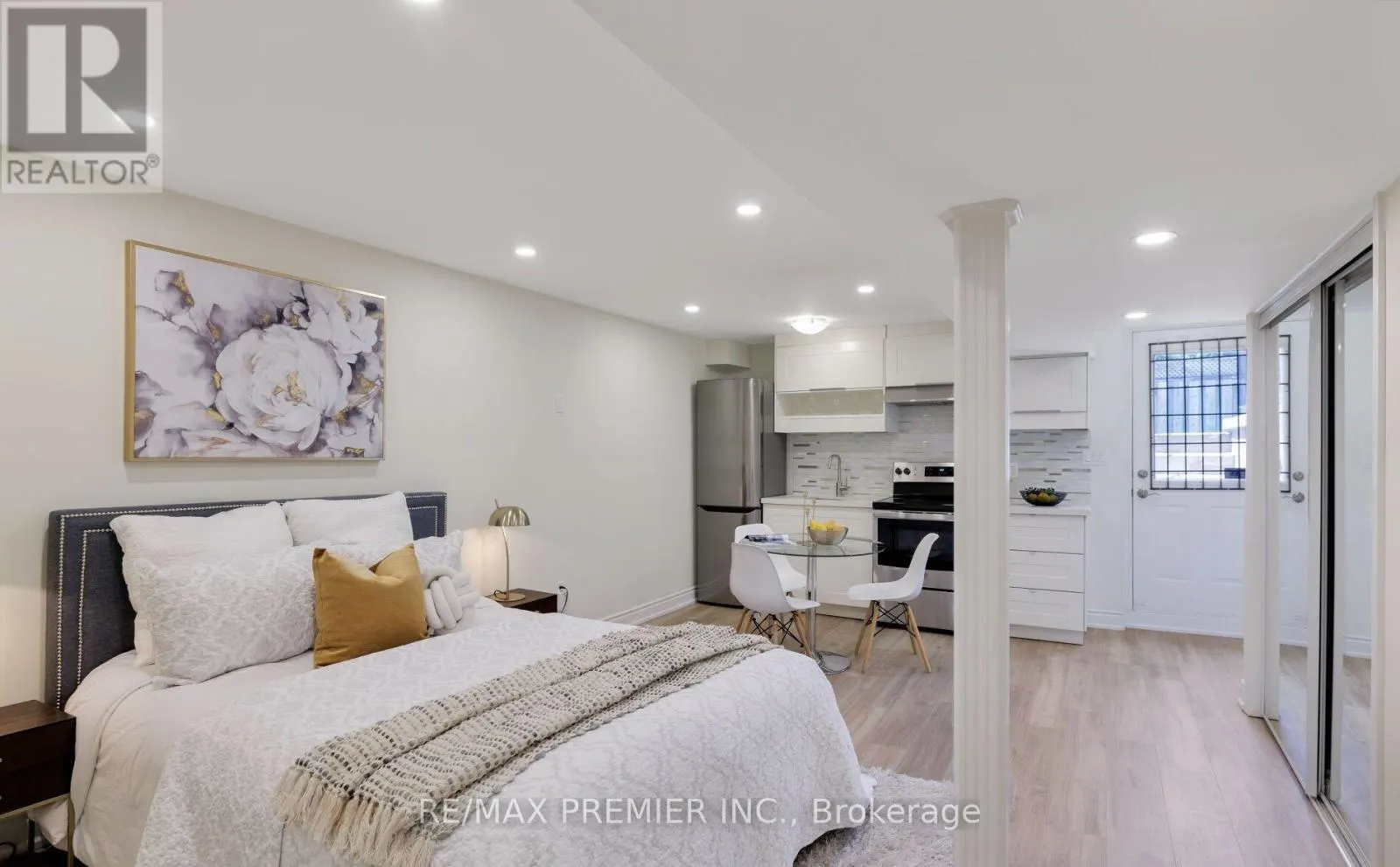 LOWER - 156 LINDENSHIRE AVENUE