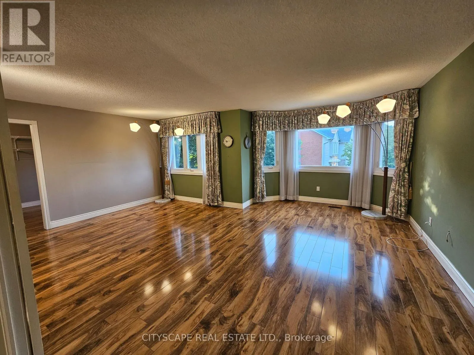 406 WELDRICK ROAD E