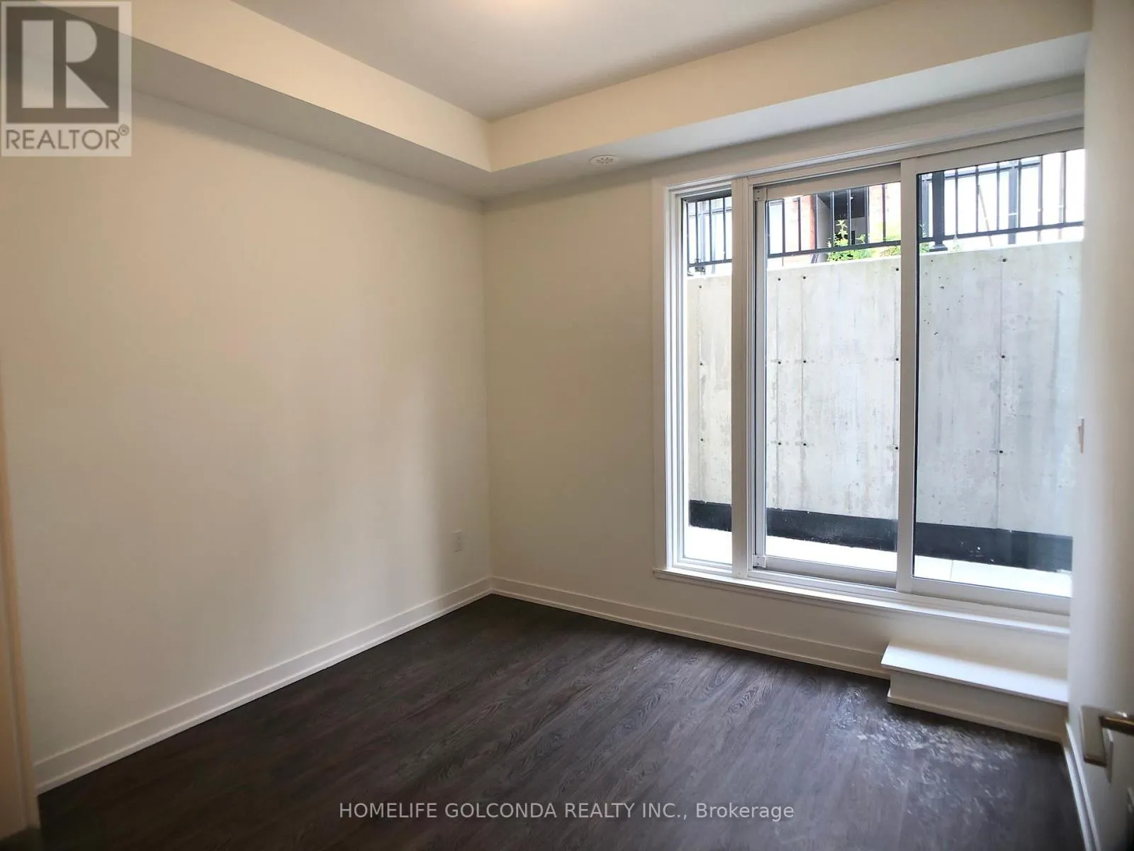 1121 - 12 DAVID EYER ROAD