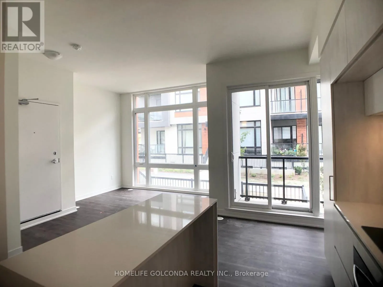 1121 - 12 DAVID EYER ROAD