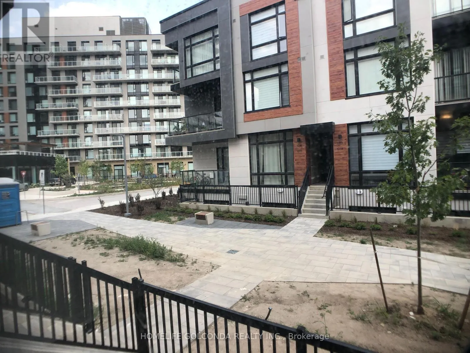 1121 - 12 DAVID EYER ROAD
