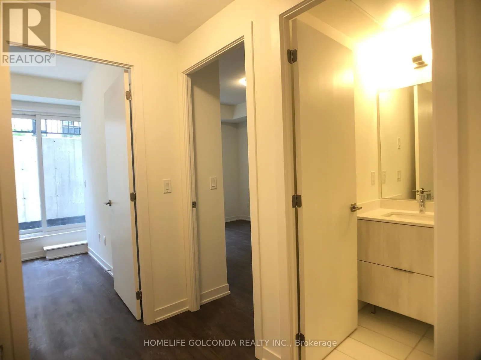 1121 - 12 DAVID EYER ROAD