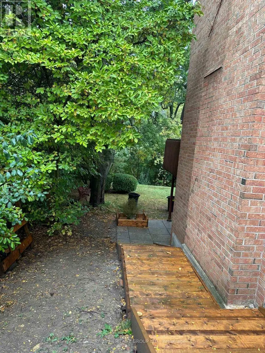 18 LIPPINCOTT COURT
