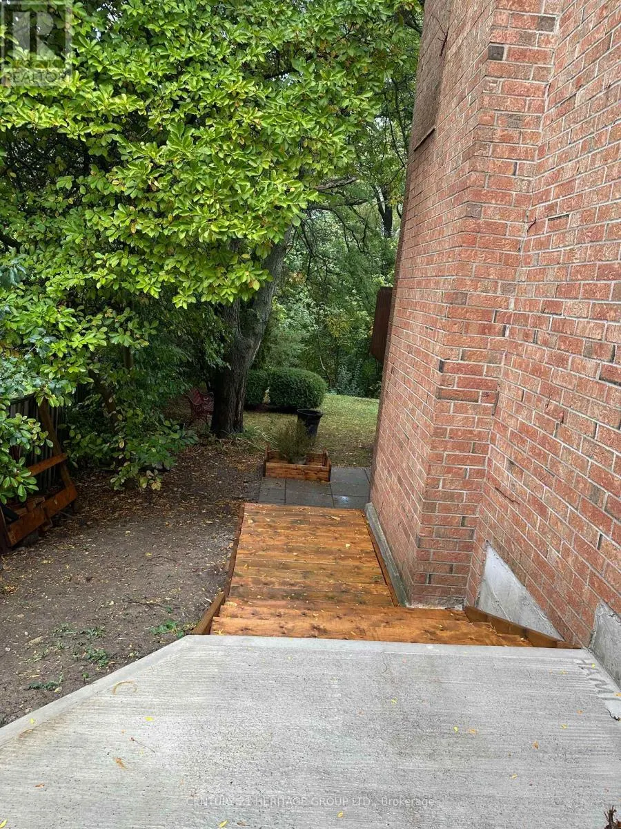 18 LIPPINCOTT COURT