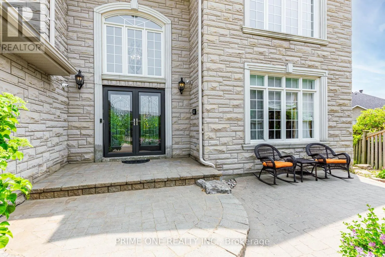 19 RIDGESTONE DRIVE