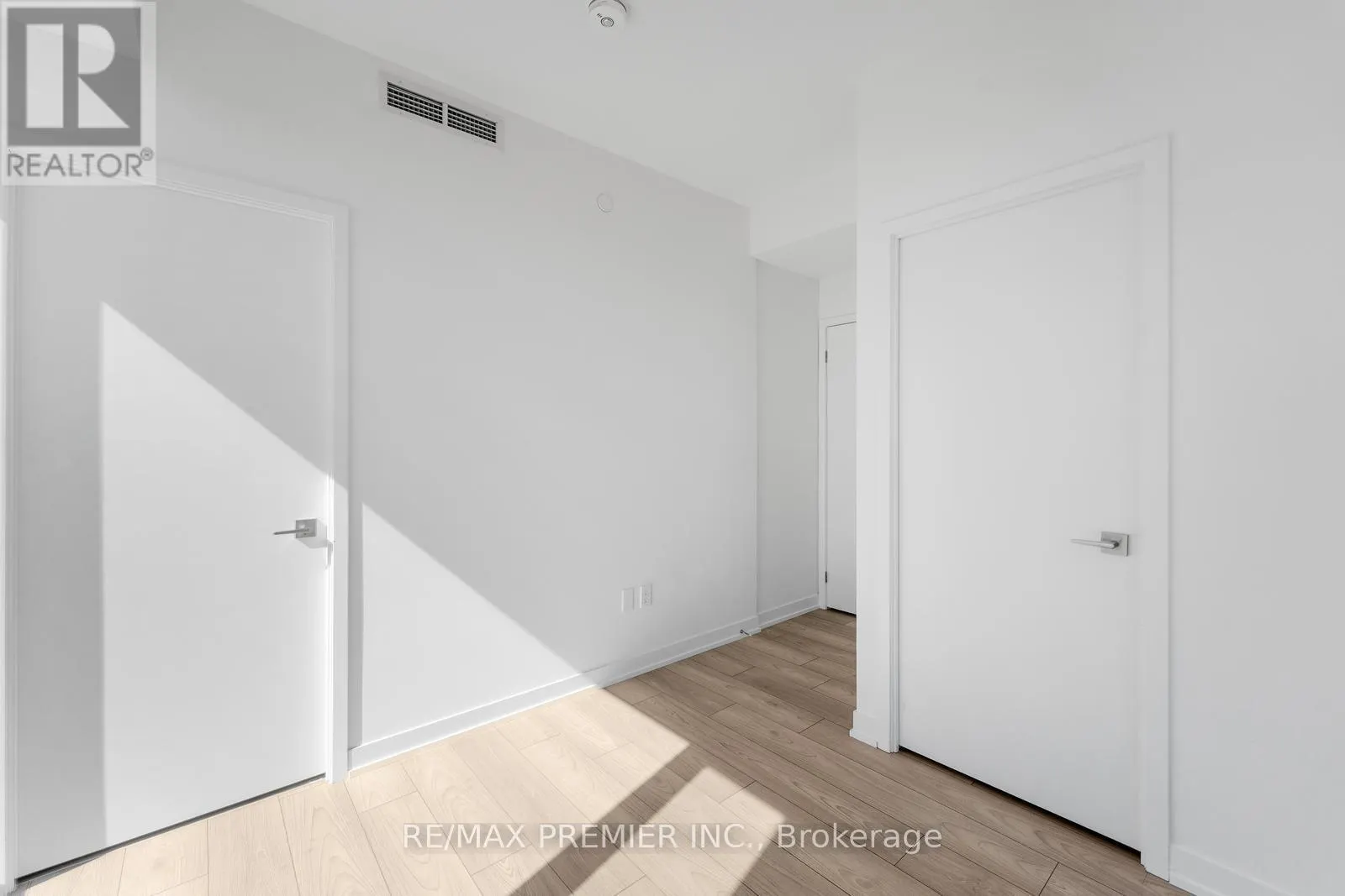 2209 - 474 CALDARI ROAD