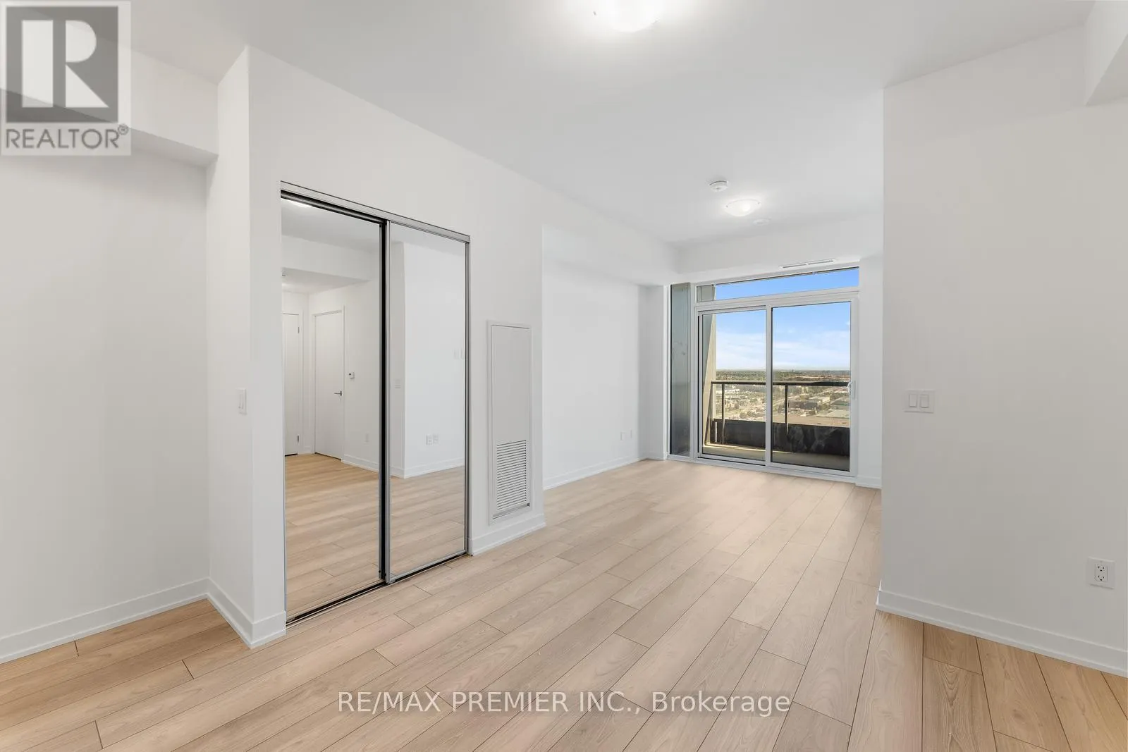 2209 - 474 CALDARI ROAD