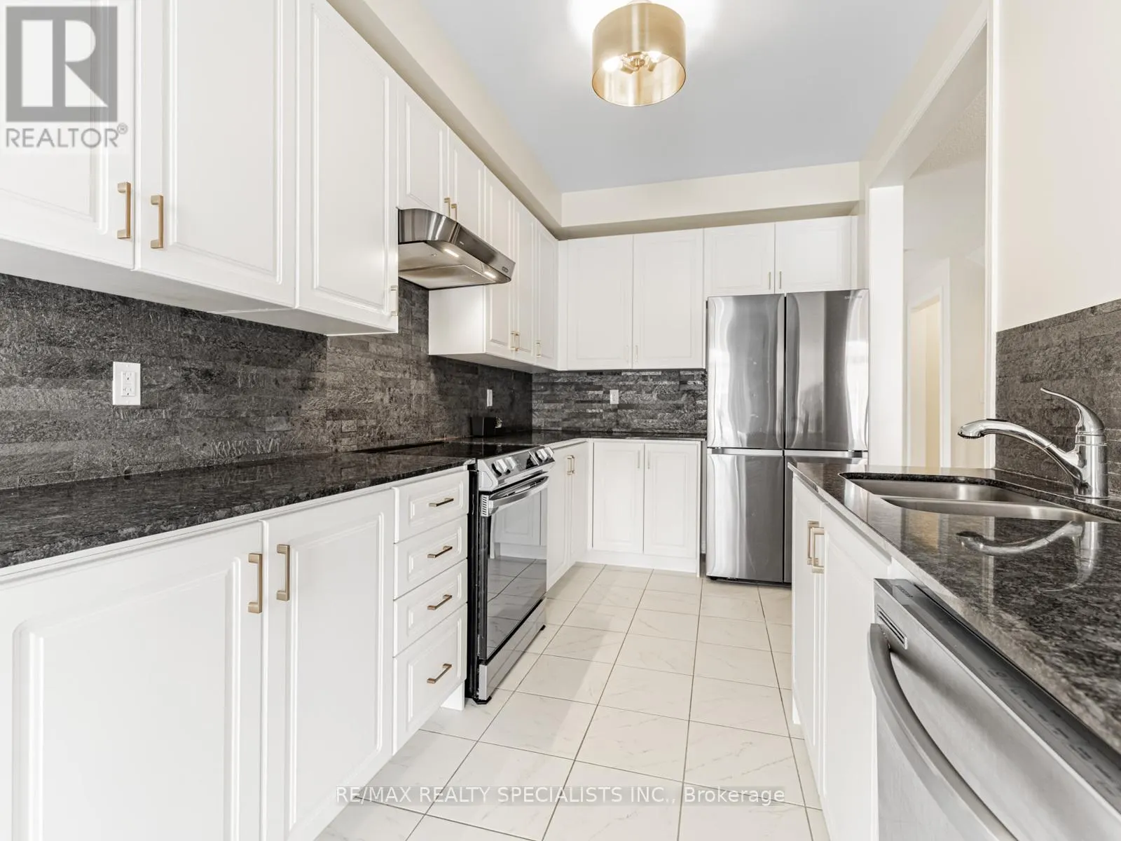 68 FERRAGINE CRESCENT