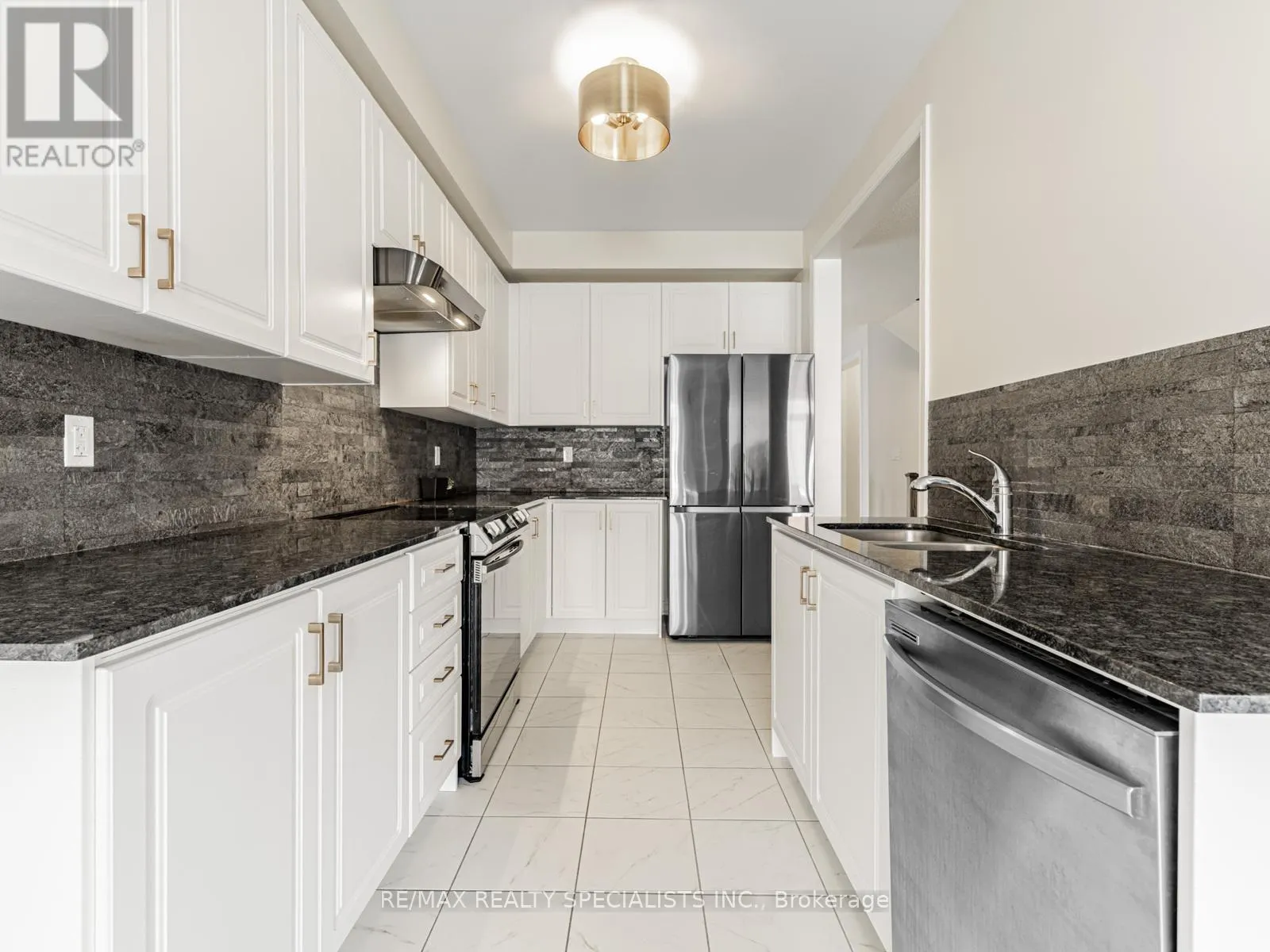 68 FERRAGINE CRESCENT
