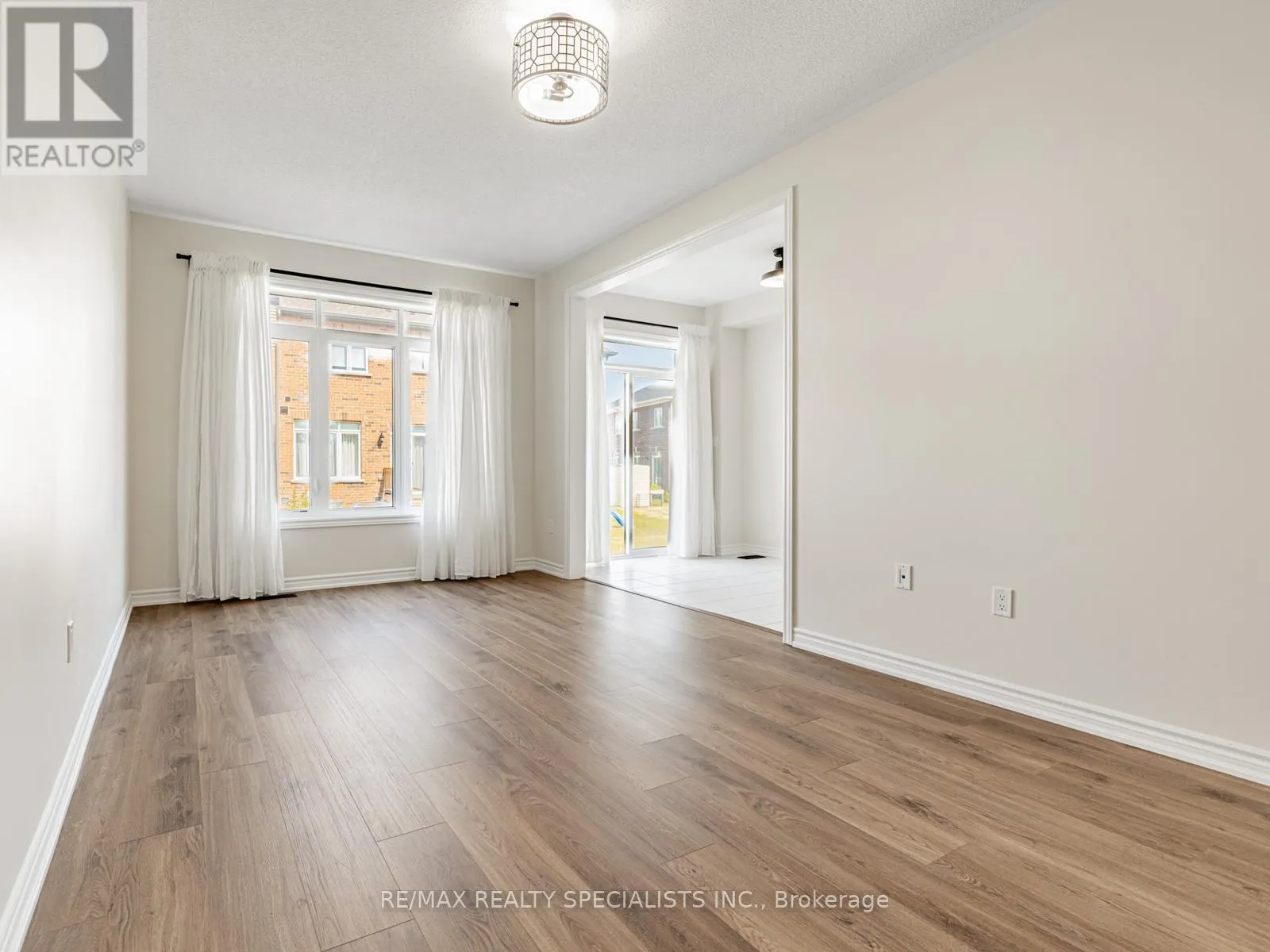 68 FERRAGINE CRESCENT
