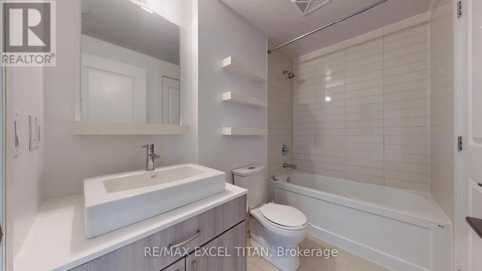 309 - 9205 YONGE STREET