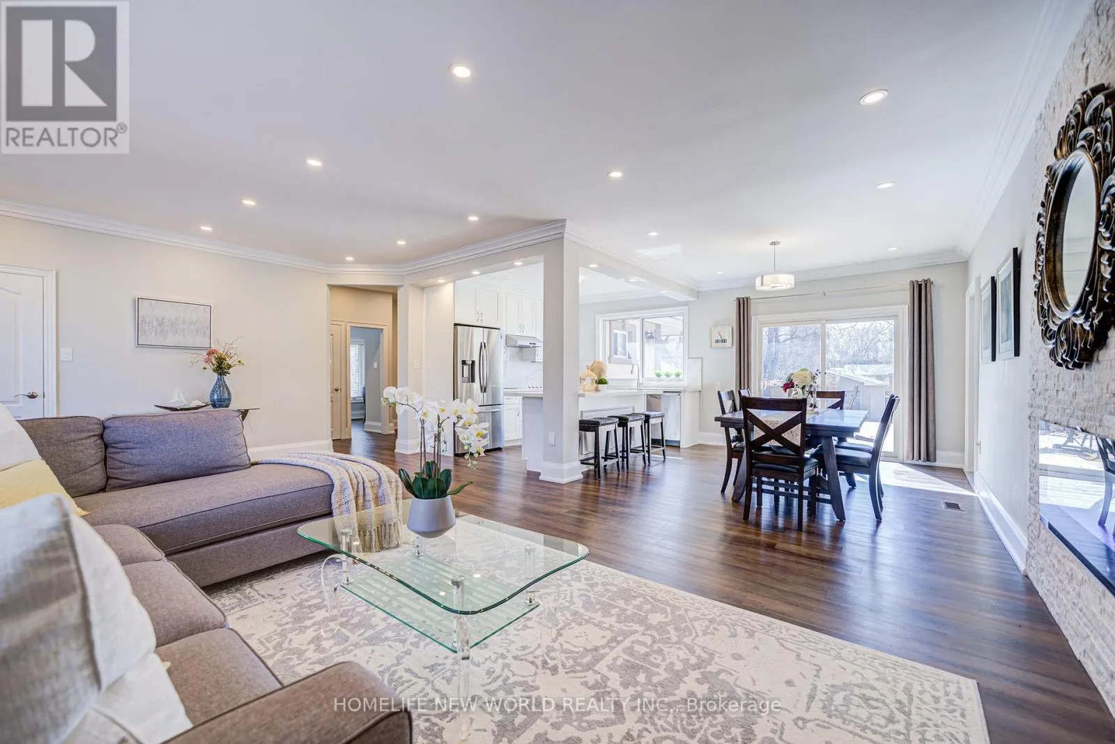 215 WILLOW DRIVE